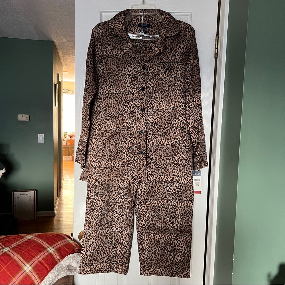 Chaps Leopard Print Two Piece Pajama Set Size Medium NWT